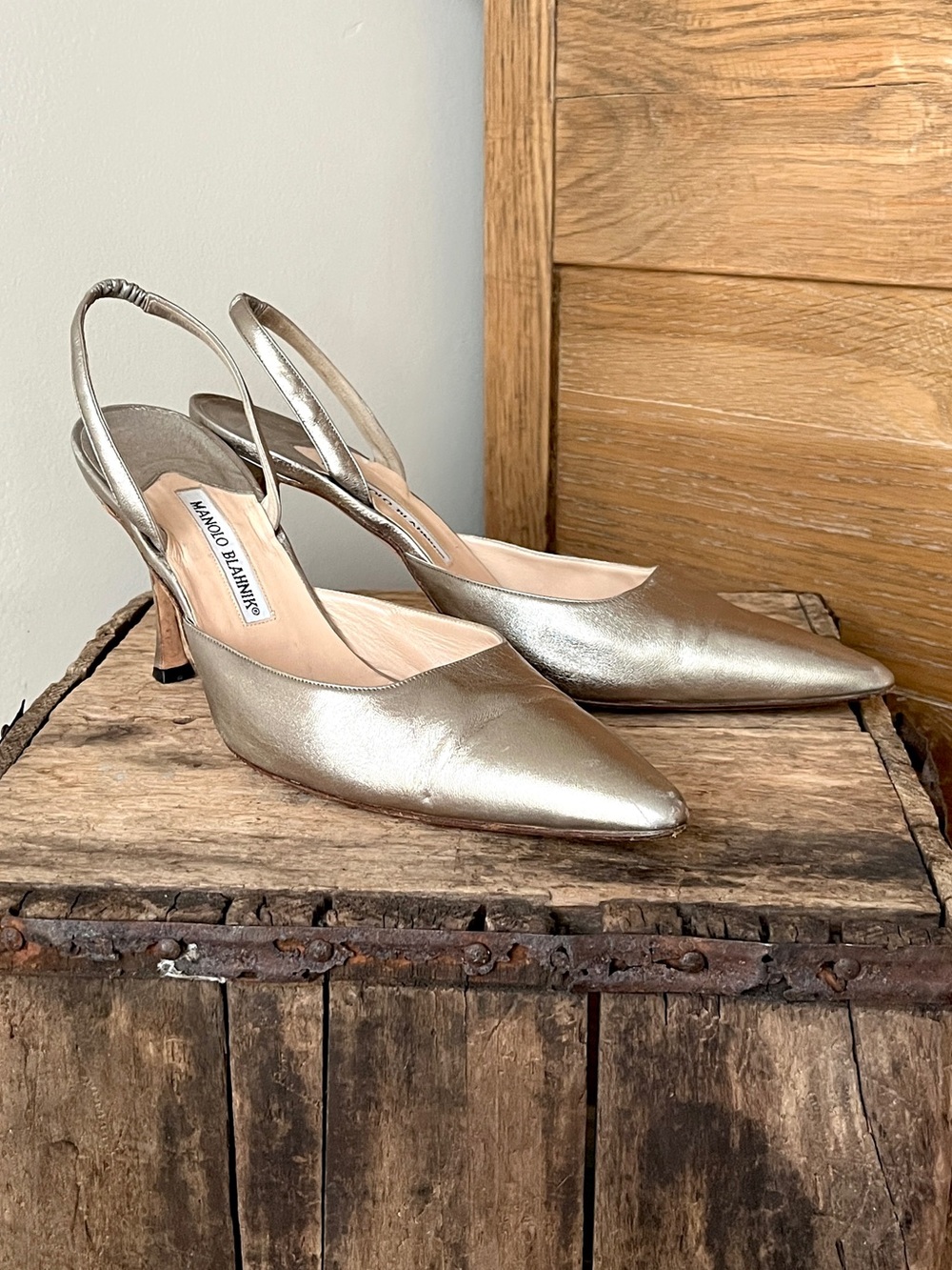 🔴SOLD🔴 Vintage Manolo Blahnik Gold Metallic Leather Carolyne Slingback Heels - Picture 5 of 13